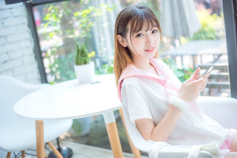 “一个可以让你永远闭嘴的地方。”孟达看了看周围，四下无人，嘴角不禁牵起一抹冷笑，眼中带着淡淡的不屑。